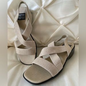 NWOT Mootsies Tootsies Beige Stretchy Haven Sandals!